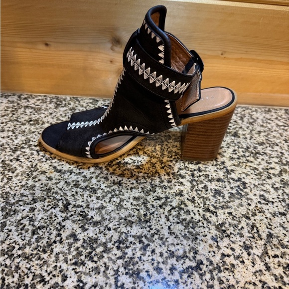 Very Volatile Black Size 9 Women's Heeled Sandals - Picture 5 of 10